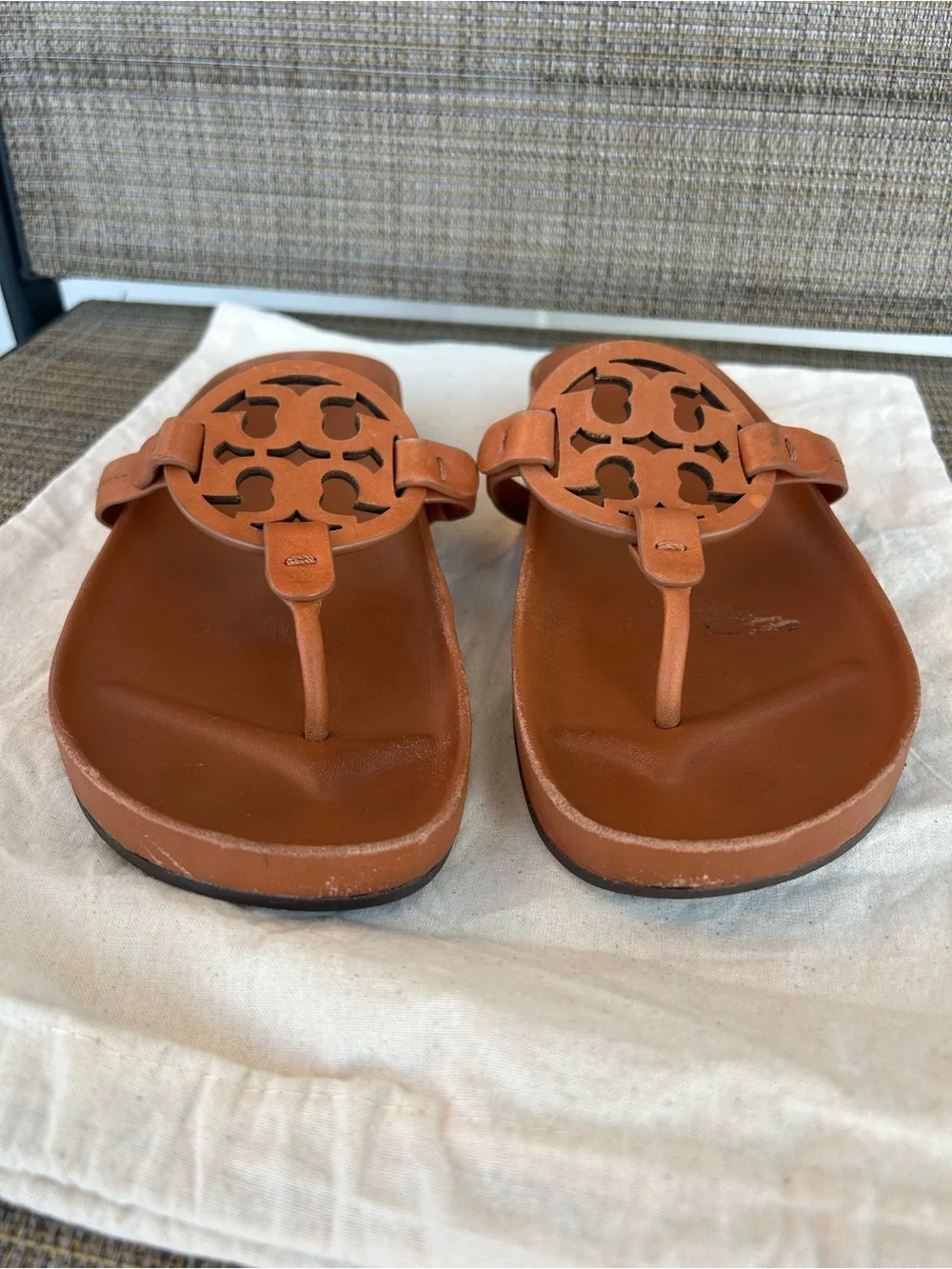 Tory Burch size 7 Miller Cloud Brown Leather Logo Thong Sandals Bourbon Miele